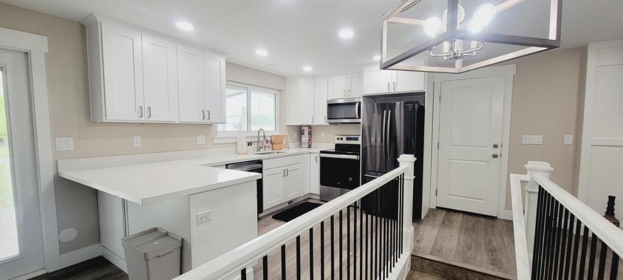 3 Bed 2 Bath Full Accessible Townhome In Heart Of Slc Саут-Джордан Экстерьер фото