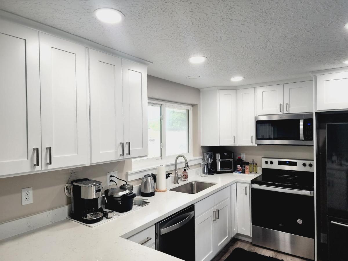 3 Bed 2 Bath Full Accessible Townhome In Heart Of Slc Саут-Джордан Экстерьер фото